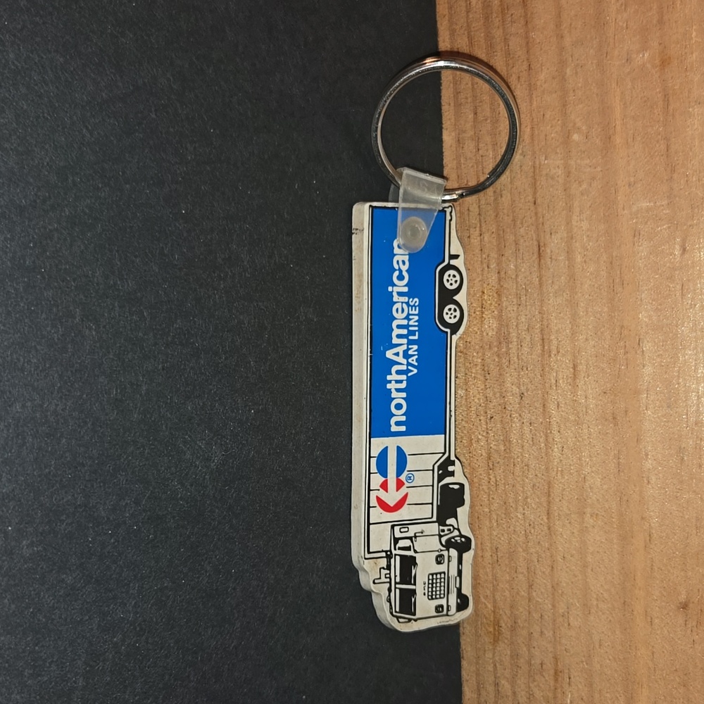 RARE VINTAGE NORTH AMERICAN VAN LINES TRUCK KEY KEYCHAIN RING FOB